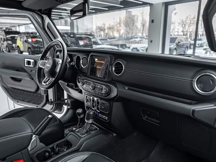 Фото 34 - Jeep Gladiator