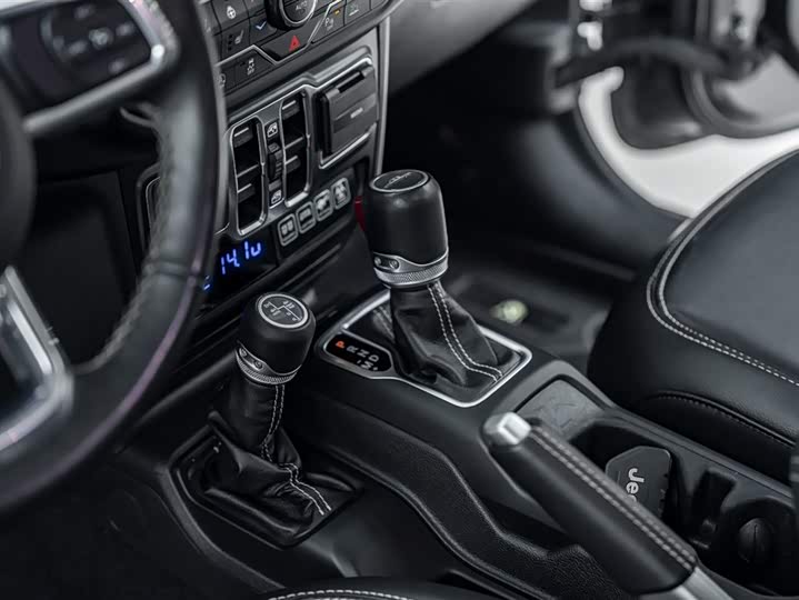 Фото 35 - Jeep Gladiator