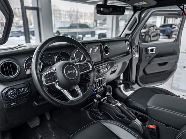 Фото 40 - Jeep Gladiator