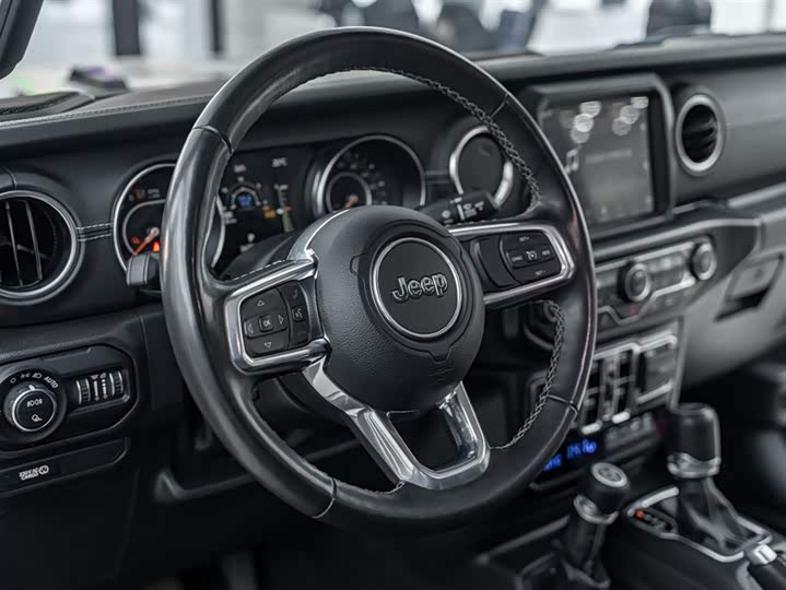 Фото 41 - Jeep Gladiator