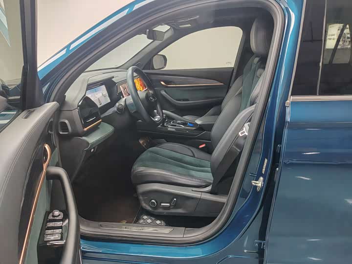 Фото 10 - Geely Monjaro