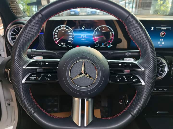 Фото 9 - Mercedes-Benz A-Class