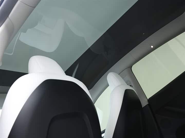 Фото 14 - Tesla Model Y