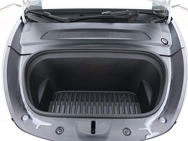 Фото 17 - Tesla Model Y