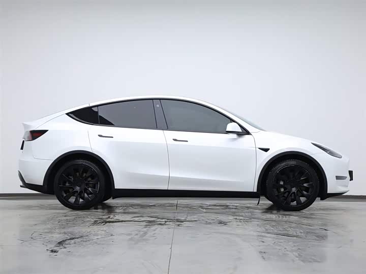 Фото 6 - Tesla Model Y