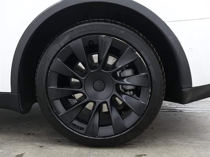 Фото 9 - Tesla Model Y