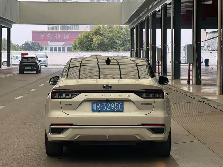 Фото 12 - Ford Mondeo