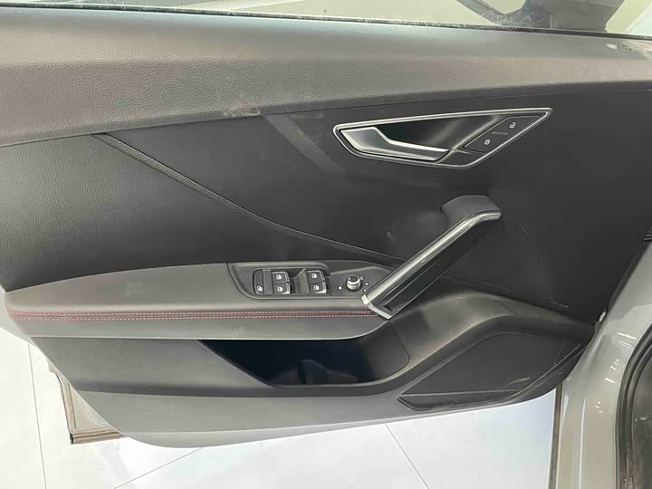 Фото 17 - Audi Q2L