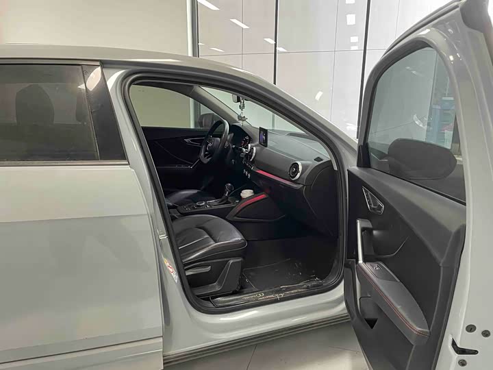 Фото 9 - Audi Q2L