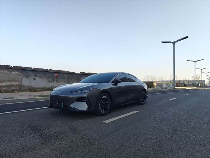 Фото 1 - Geely Galaxy E8