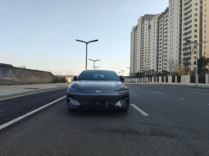 Фото 2 - Geely Galaxy E8