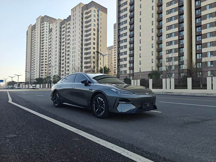 Фото 3 - Geely Galaxy E8