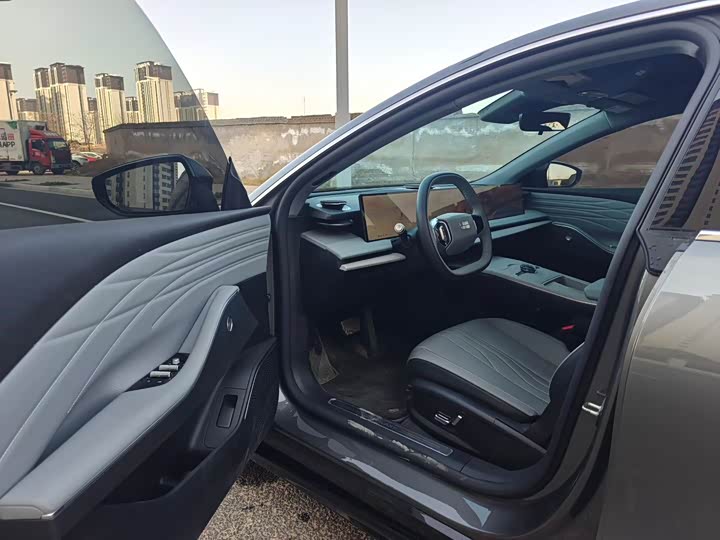 Фото 6 - Geely Galaxy E8