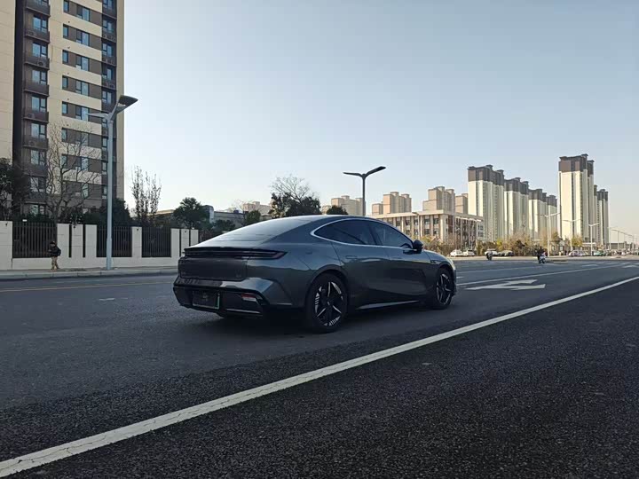 Фото 7 - Geely Galaxy E8