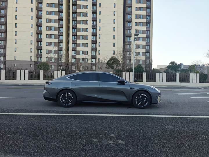 Фото 8 - Geely Galaxy E8