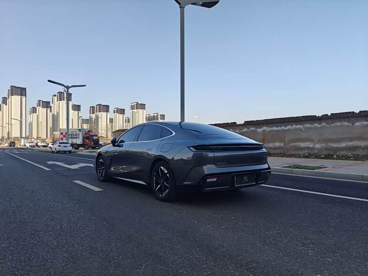 Фото 9 - Geely Galaxy E8