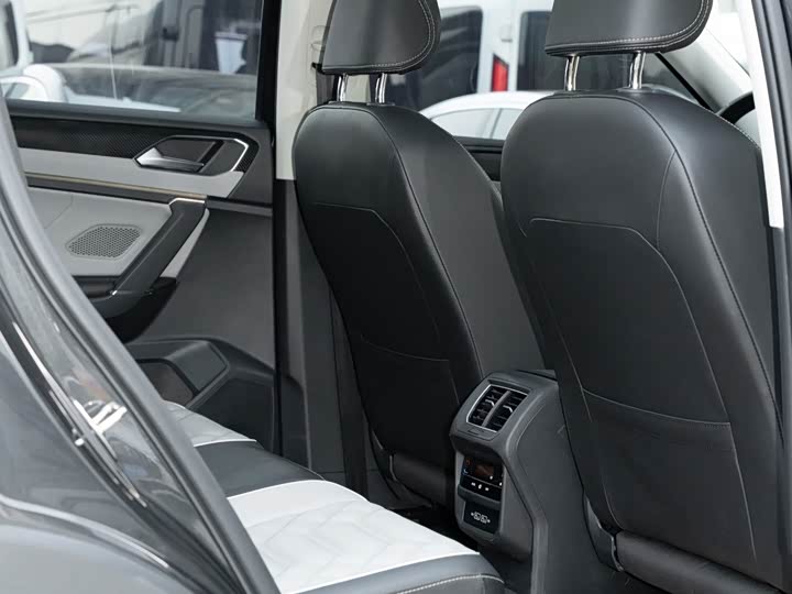 Фото 25 - Volkswagen Tayron