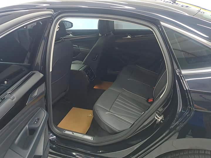 Фото 11 - Volkswagen Passat