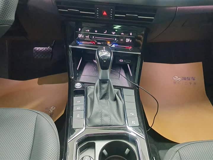 Фото 16 - Volkswagen Passat