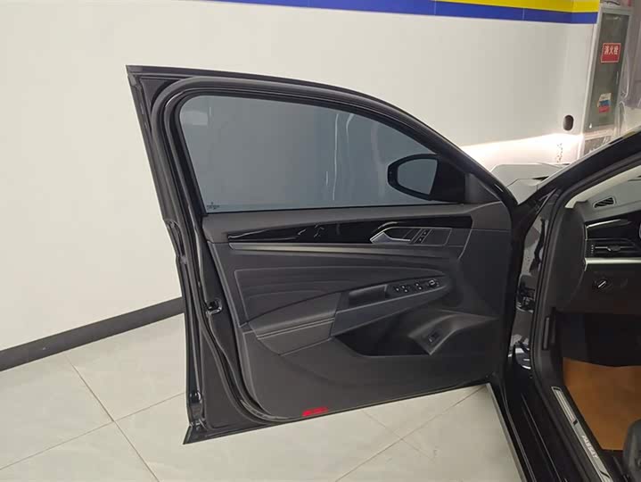 Фото 7 - Volkswagen Passat