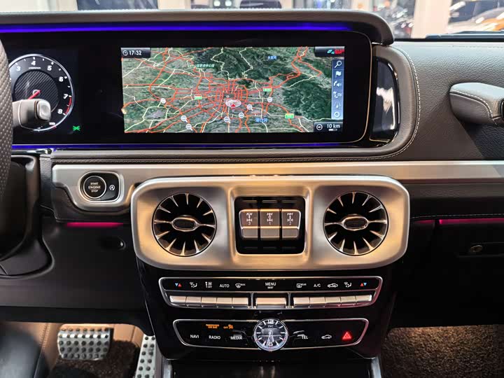 Фото 14 - Mercedes-Benz G-Class AMG