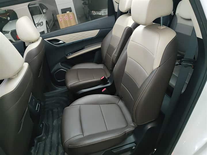 Фото 17 - BYD Song Max Hybrid