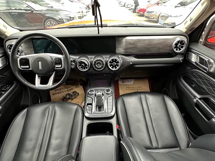 Фото 14 - Tank 300