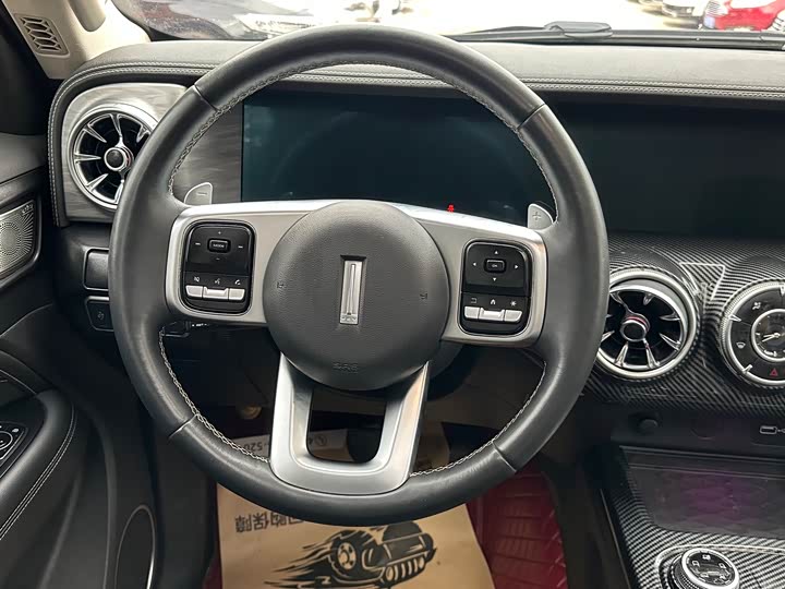 Фото 15 - Tank 300