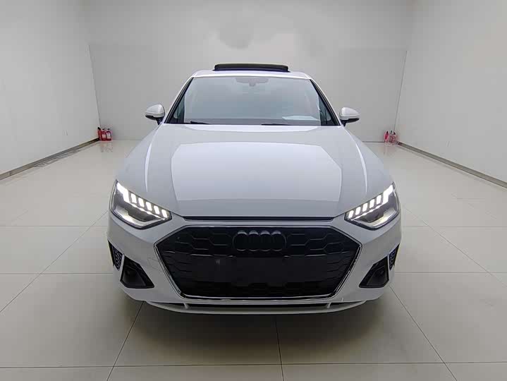 Фото 2 - Audi A4L