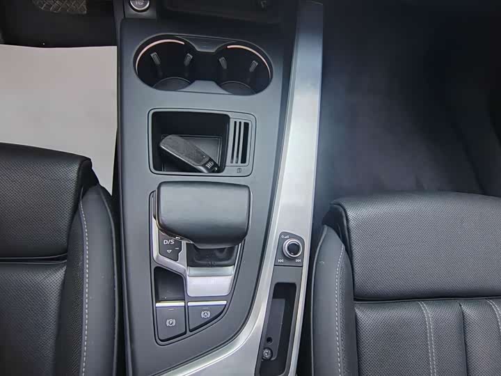 Фото 7 - Audi A4L