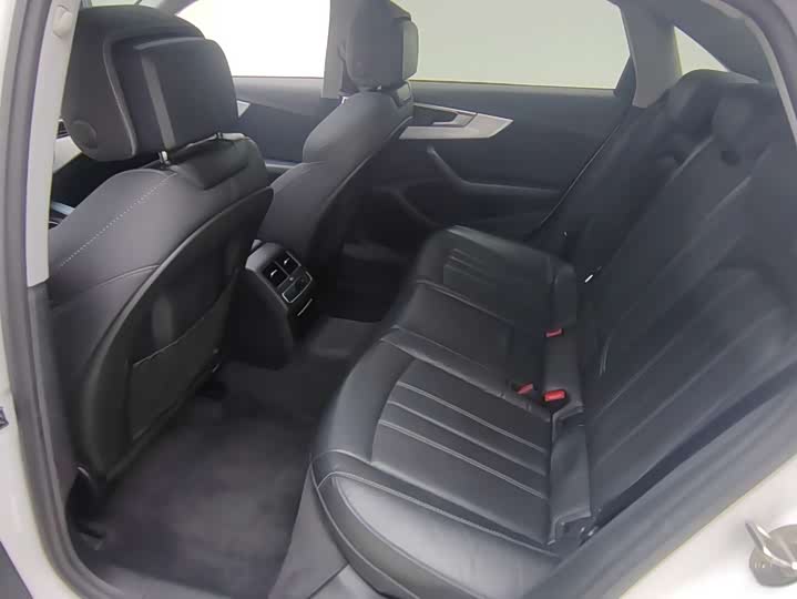 Фото 9 - Audi A4L