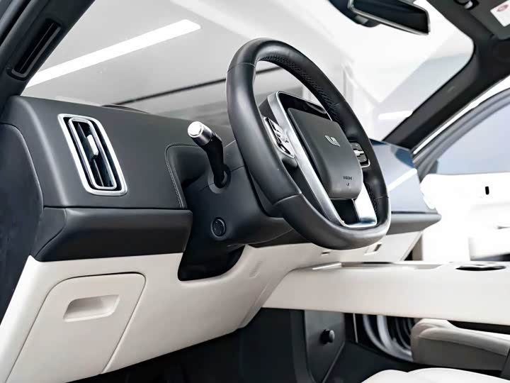 Фото 12 - LiXiang L8