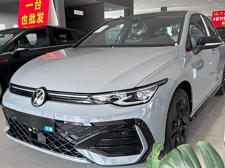 Фото 1 - Volkswagen Golf