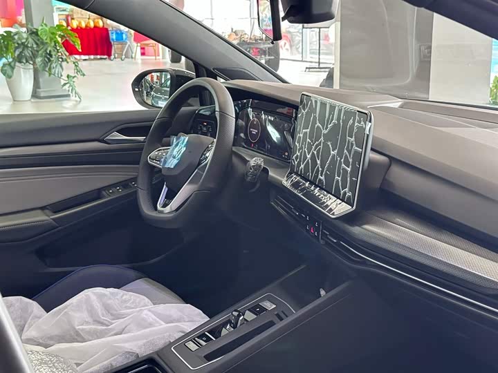 Фото 11 - Volkswagen Golf