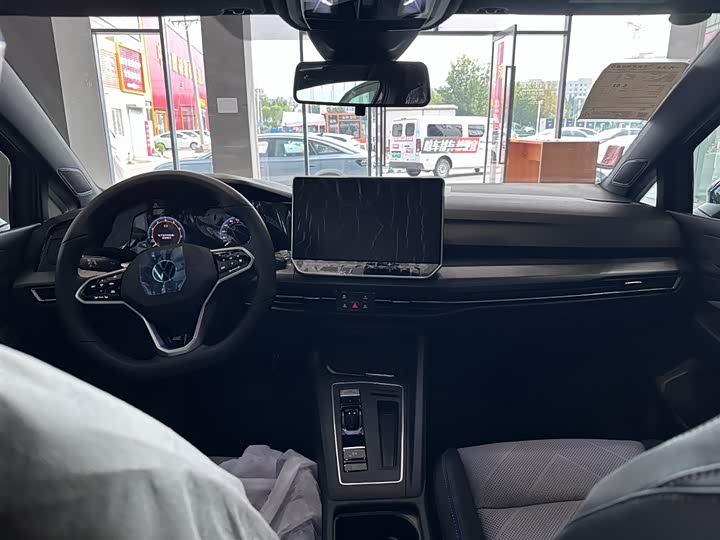 Фото 15 - Volkswagen Golf