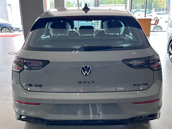 Фото 5 - Volkswagen Golf