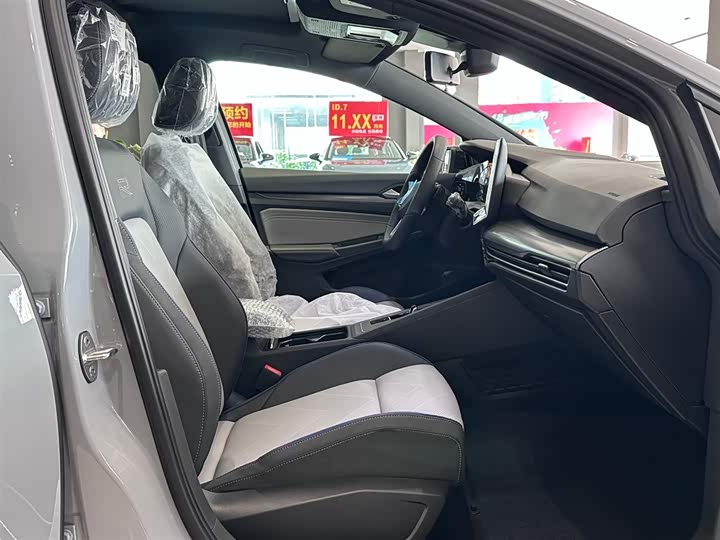 Фото 7 - Volkswagen Golf