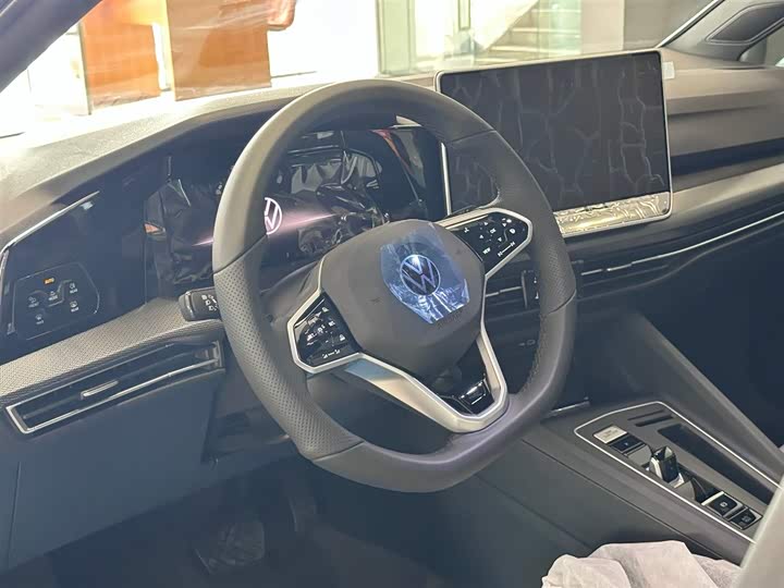 Фото 8 - Volkswagen Golf