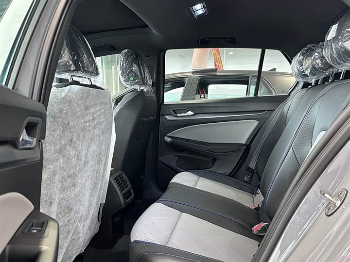 Фото 9 - Volkswagen Golf