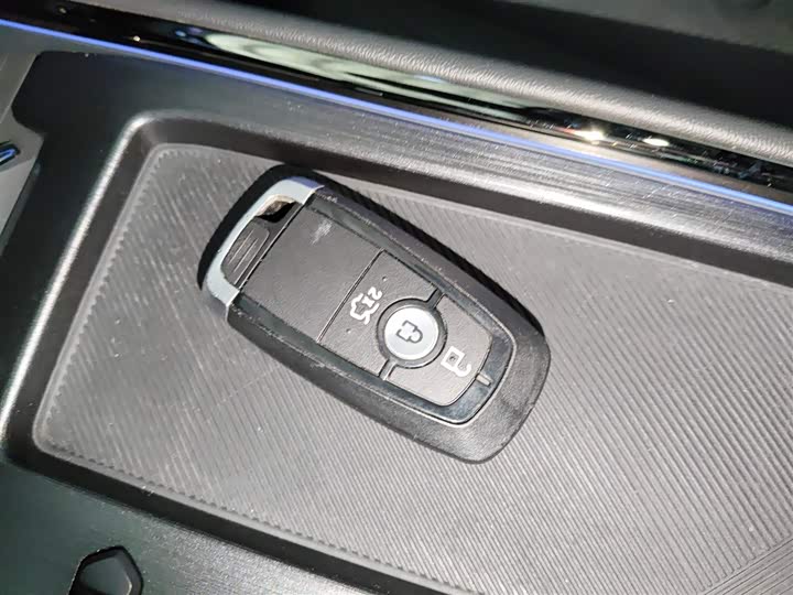 Фото 9 - Ford Mondeo