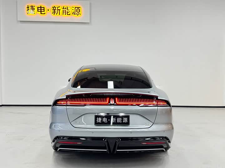 Фото 12 - BYD Yangwang U7