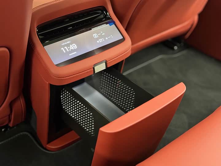 Фото 8 - BYD Yangwang U7