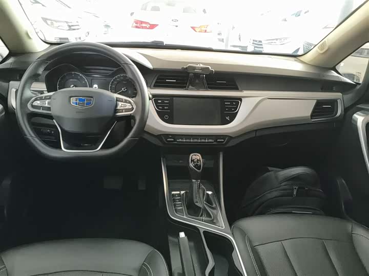 Фото 10 - Geely Vision X3