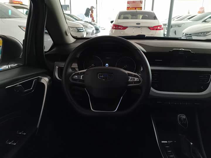 Фото 11 - Geely Vision X3