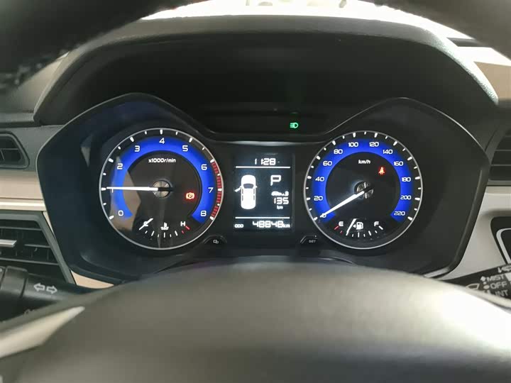 Фото 12 - Geely Vision X3