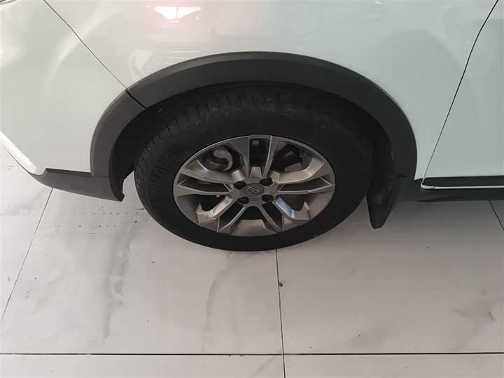 Фото 23 - Geely Vision X3