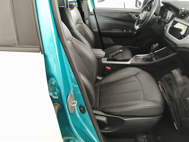 Фото 25 - Geely Vision X3