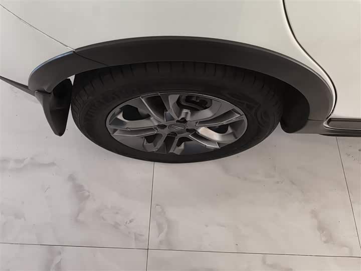 Фото 26 - Geely Vision X3