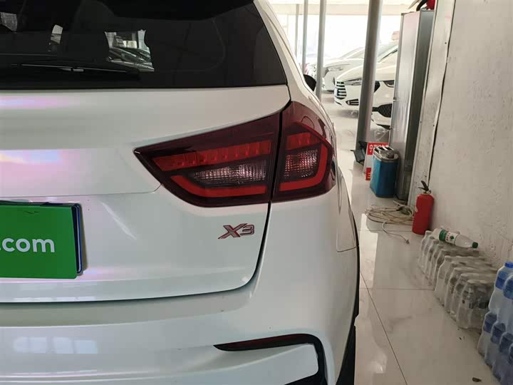 Фото 8 - Geely Vision X3