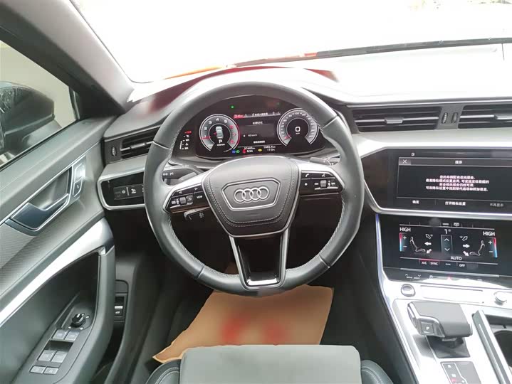 Фото 11 - Audi A6L